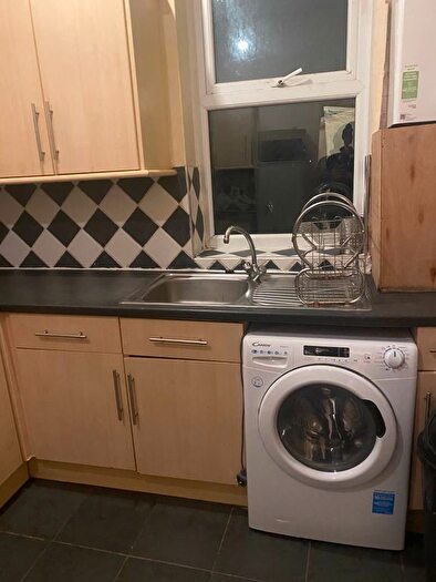 3 Bedroom Flat To Rent In Central Road, Manchester, M20