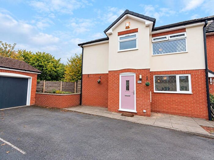 3 Bedroom Mews For Sale In Danebank Mews, Denton, Manchester, M34