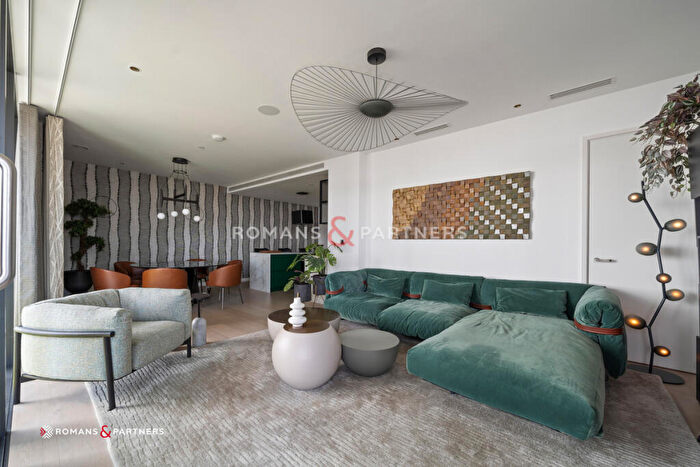 2 Bedroom Apartment For Sale In Hobart Building, Canary Wharf, E14