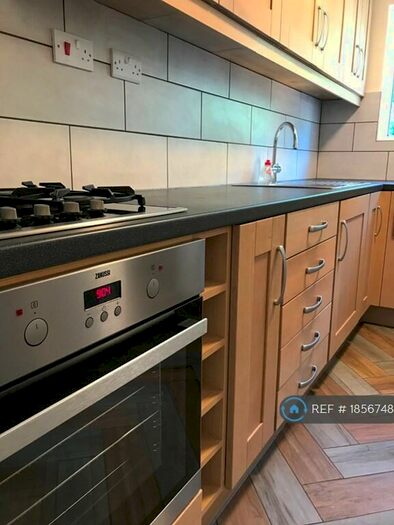 4 Bedroom Semi-Detached House To Rent In Broadlands Road, Southampton, SO17