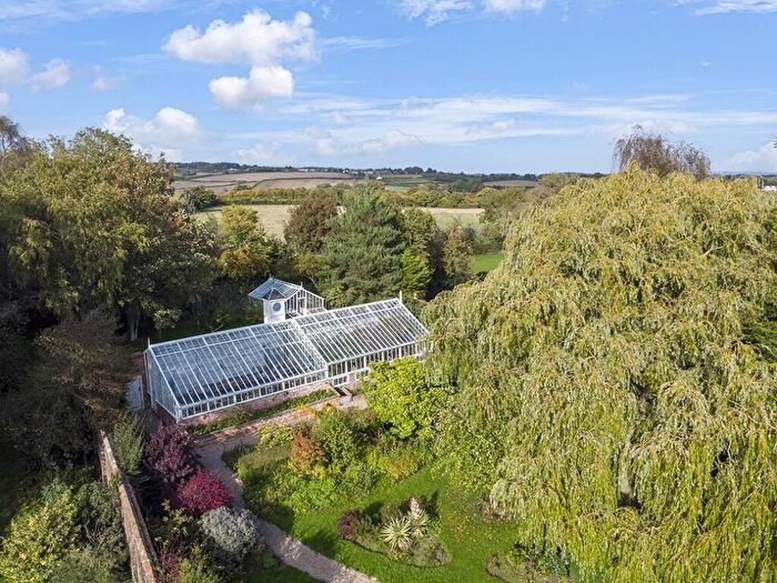 4 Bedroom Detached House For Sale In Holwell, DT9