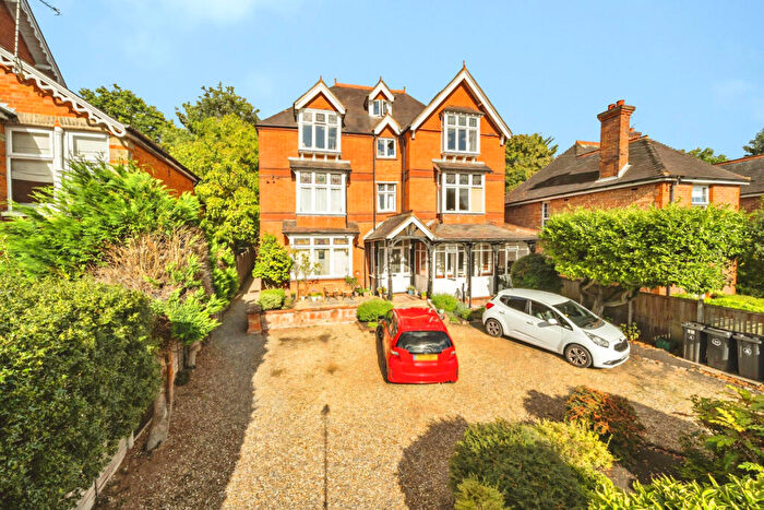 3 Bedroom Flat For Sale In Woodlands Road, Camberley, GU15