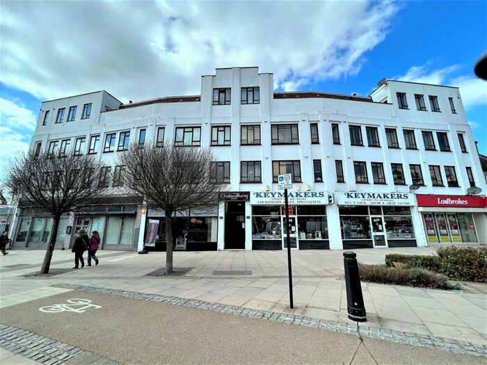 2 Bedroom Flat To Rent In Compton Lodge, Green Lanes, London, N21