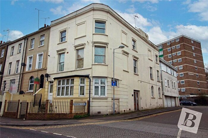 1 Bedroom Flat To Rent In Parrock Street, Gravesend, Kent, DA12