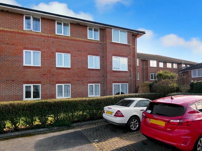 Houses for sale & to rent in BN17 5HL, Bayford Road, River Littlehampton