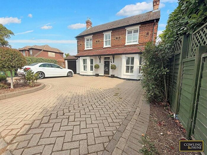 4 Bedroom Detached House For Sale In Castledon Road, Wickford, SS12