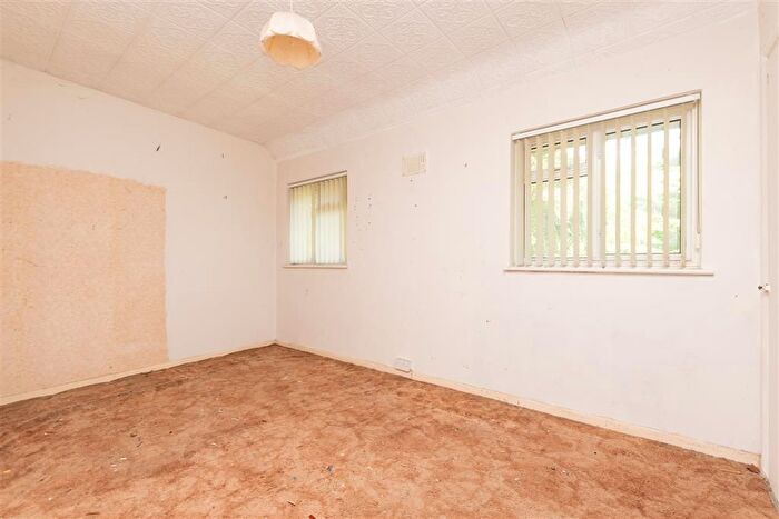 2 Bedroom End Of Terrace House For Sale In Beesfield Lane, Farningham, Dartford, Kent, DA4