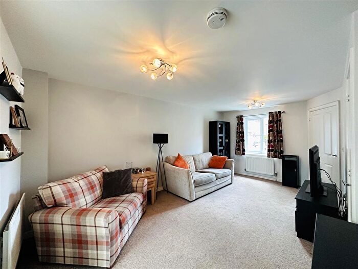 3 Bedroom Terraced House For Sale In Elston Avenue, Selby, YO8