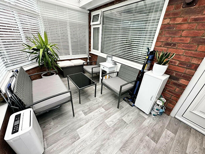 2 Bedroom Bungalow For Sale In Holts Lane, Poulton-Le-Fylde, FY6