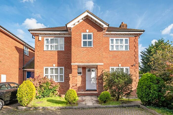 4 Bedroom Detached House To Rent In Bushey, Hertfordshire, WD23