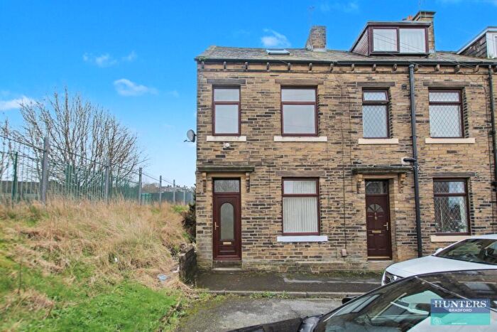 3 Bedroom End Of Terrace House For Sale In Grain Street Bradford, West Yorkshire, BD5