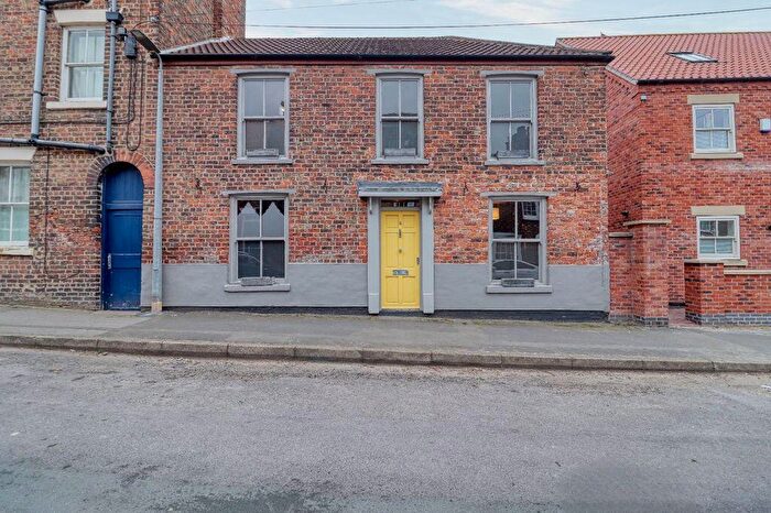 4 Bedroom Character Property For Sale In Cross Street, Crowle, DN17