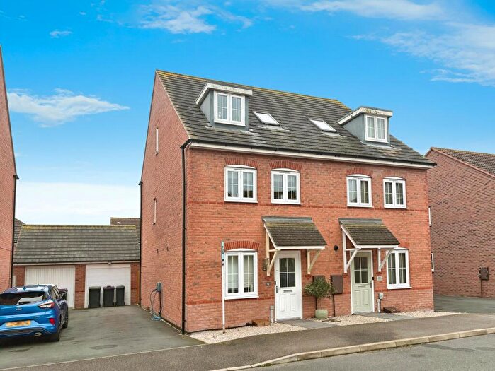 4 Bedroom Semi-Detached House For Sale In Vespasian Way, North Hykeham, LN6