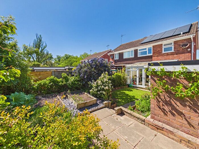3 Bedroom Semi-Detached House For Sale In Manitoba Close, Worcester, Worcestershire, WR2