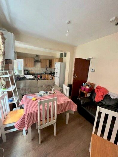 5 Bedroom End Of Terrace House To Rent In Southampton, Hampshire, SO15