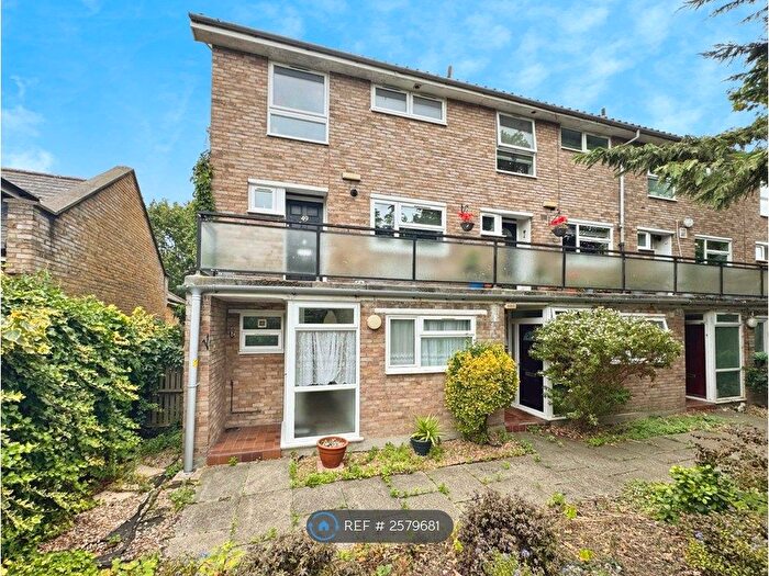 1 Bedroom Flat To Rent In Hanford Close, London, SW18