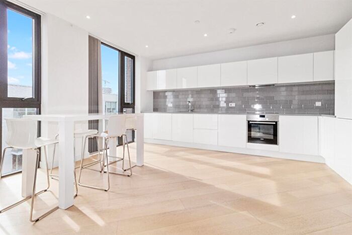 3 Bedroom Flat To Rent In Echo Court, E16