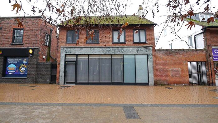 Semi-Detached House To Rent In Town Centre, Hatfield, AL10