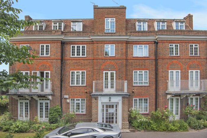 3 Bedroom Flat To Rent In High Street, Chislehurst, BR7