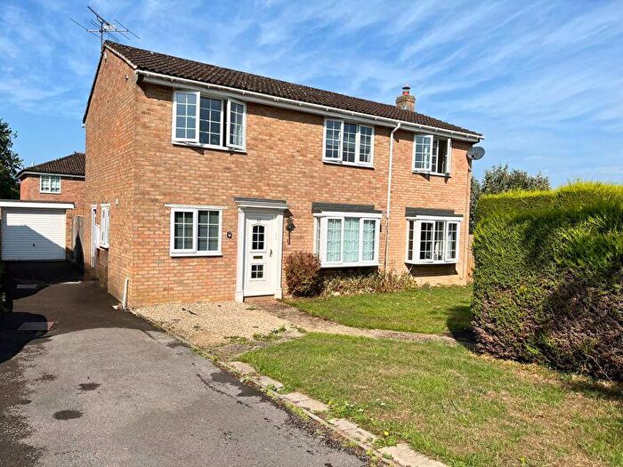 4 Bedroom Detached House For Sale In Dunn Crescent, Kintbury, RG17
