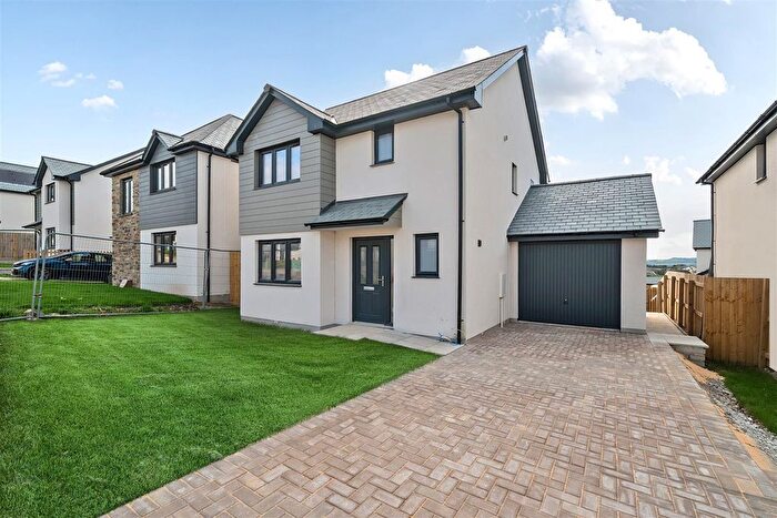 3 Bedroom Detached House For Sale In Highfield Park, Bodmin, PL31