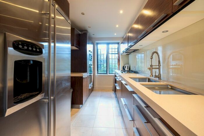 3 Bedroom Flat To Rent In Manor Fields, London, SW15