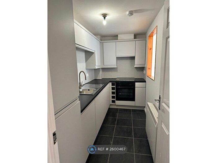 2 Bedroom Flat To Rent In Wallace Street, Glasgow, G5