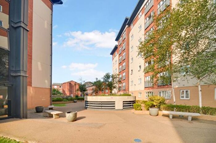 1 Bedroom Apartment For Sale In Aspects Court, Slough, SL1