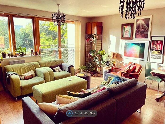 2 Bedroom Flat To Rent In Roundwood Court, London, E2