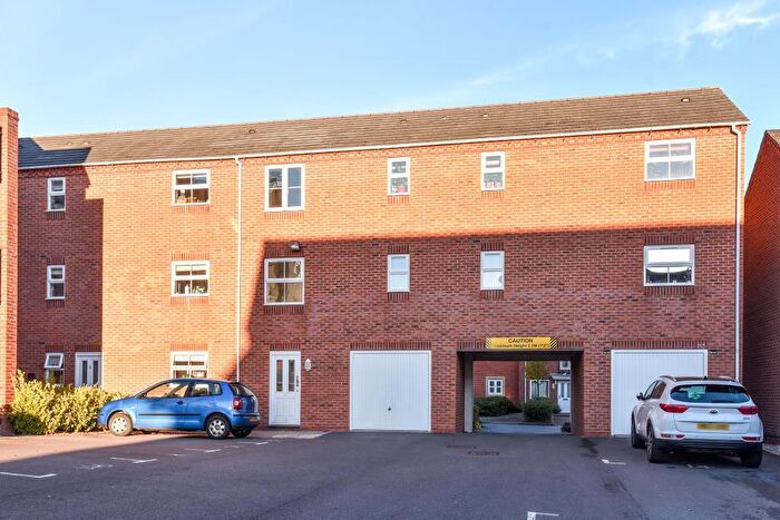2 Bedroom Flat For Sale In Banbury, Oxfordshire, OX16