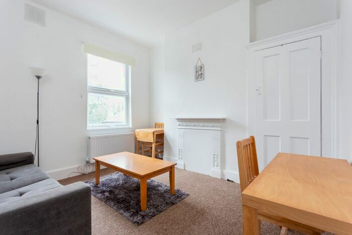 2 Bedroom Flat To Rent In Mayflower Road, London, SW9