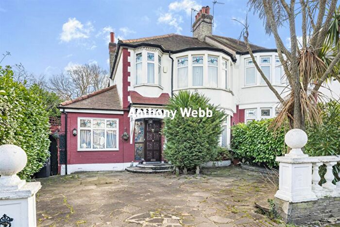 3 Bedroom Semi Detached House For Sale In Woodland Way, Winchmore Hill, N21