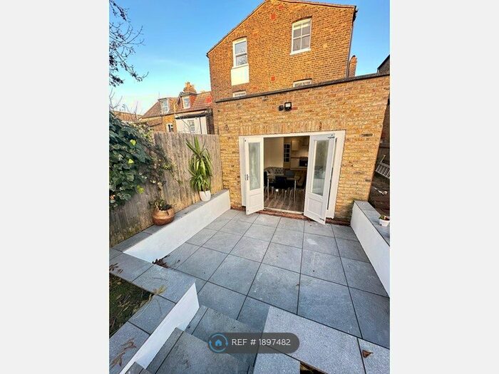 2 Bedroom Flat To Rent In Selsdon Road, West Norwood, Brixton, Herne Hill, Tulse Hill, SE27