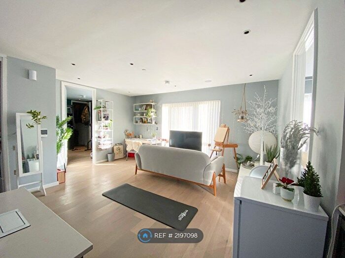 2 Bedroom Flat To Rent In Equiano Court, London, EC1N