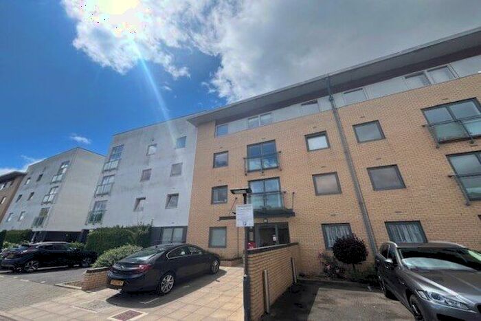 1 Bedroom Flat To Rent In Watersmeet, Chatham, ME4