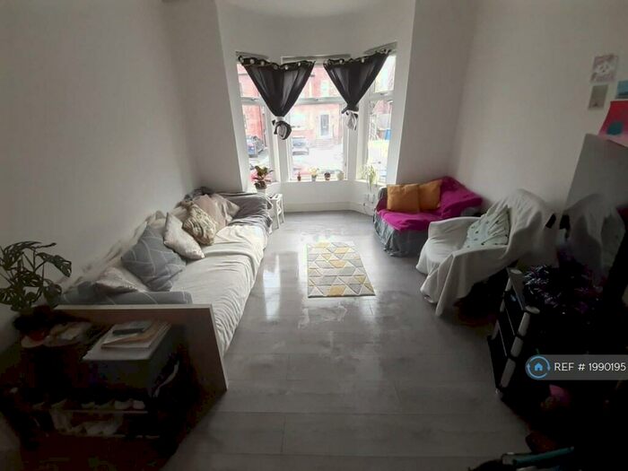 6 Bedroom Terraced House To Rent In Talbot Road, Manchester, M14