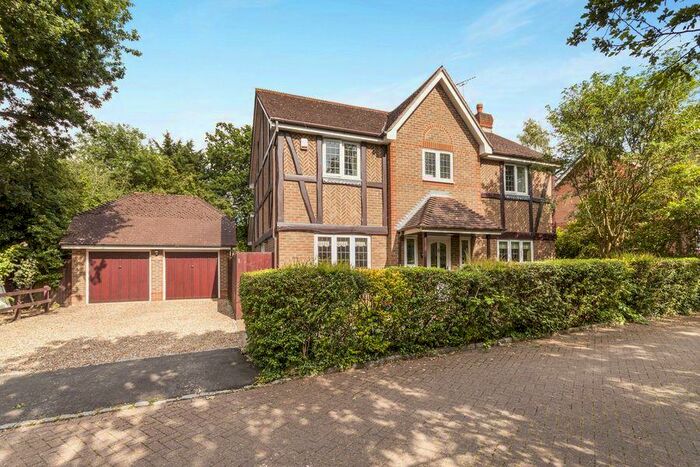 4 Bedroom Detached House To Rent In Roberts Grove, Wokingham, RG41