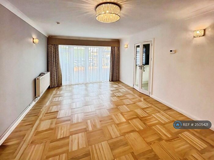 3 Bedroom Bungalow To Rent In Bradwell Road, Peterborough, PE3