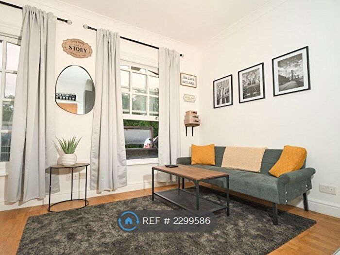 Studio To Rent In Burdett Rod, London, E14