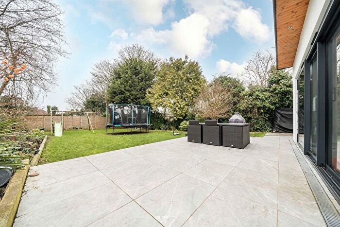 6 Bedroom Semi-Detached House For Sale In Leigham Court Road, London, SW16