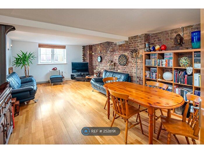 2 Bedroom Flat To Rent In Globe Wharf, London, SE16