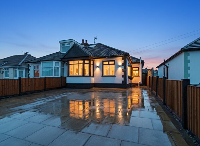 2 Bedroom Semi-Detached Bungalow For Sale In Moss Lane, Maghull, L31