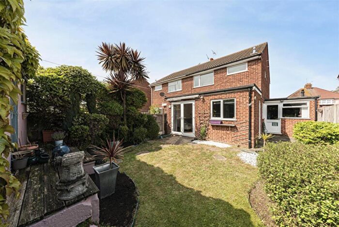 3 Bedroom Semi-Detached House For Sale In Rumfields Road, Broadstairs, CT10