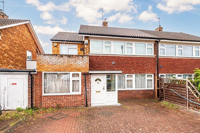 5 Bedroom Semi-Detached House For Sale In Stratton Close, Hounslow, TW3