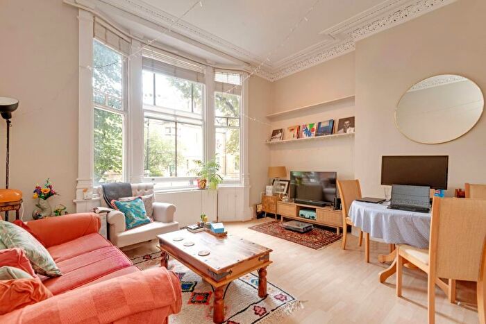 2 Bedroom Flat To Rent In Fitzjohns Avenue, Hampstead, London, NW3