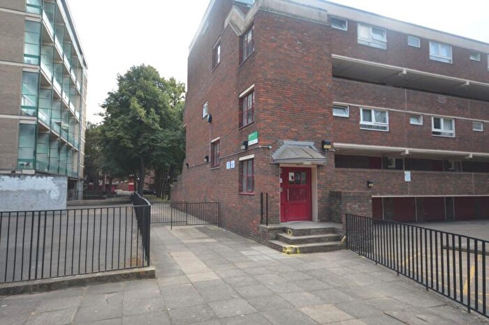 3 Bedroom Flat To Rent In Tayport Close, London, N1