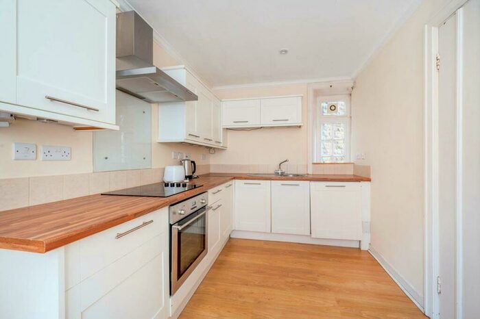 1 Bedroom Flat To Rent In Portsmouth Road, Guildford, , Guildford, GU2