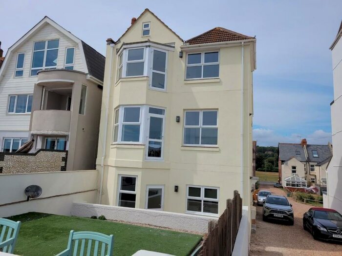 2 Bedroom Apartment To Rent In Marine Parade, Hythe, Kent, CT21