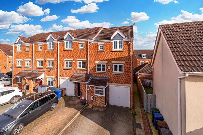 3 Bedroom Town House For Sale In Barley Walk, South Milford, Leeds, LS25