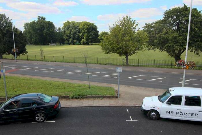3 Bedroom Flat To Rent In Dellfield Parade, Uxbridge, UB8